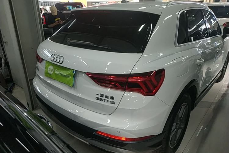 Audi Q3 2021 car image #6
