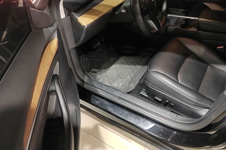 Tesla Model 3 2023 car image #12