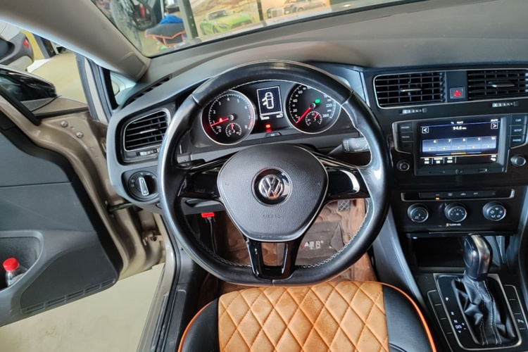 Volkswagen Golf 2017 car image #11