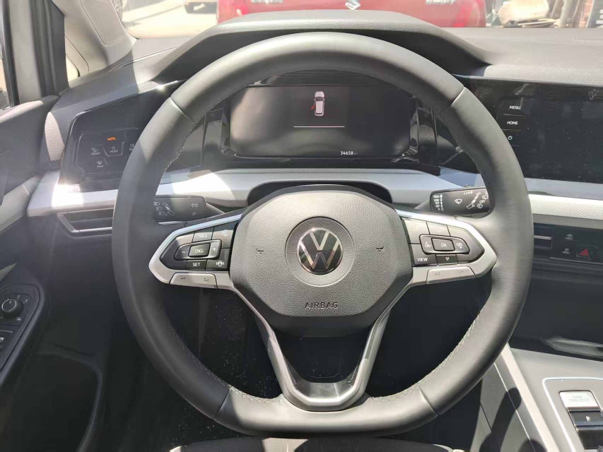 Volkswagen Golf 2024 car image #8