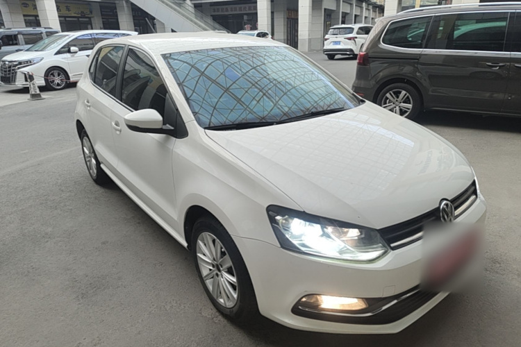 Volkswagen Polo 2015 car image #4