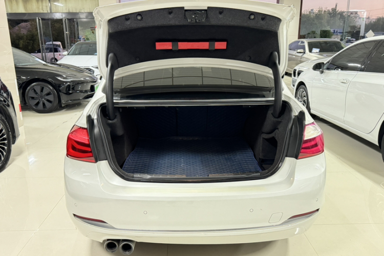 BMW 3 Series 2019 #7 BMW 3 Series 2019 car image #7