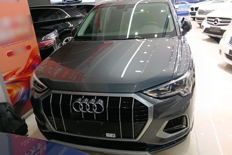Audi Q3 2021 car image #3