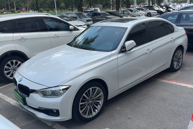 BMW 3 Series 2019 car image #2