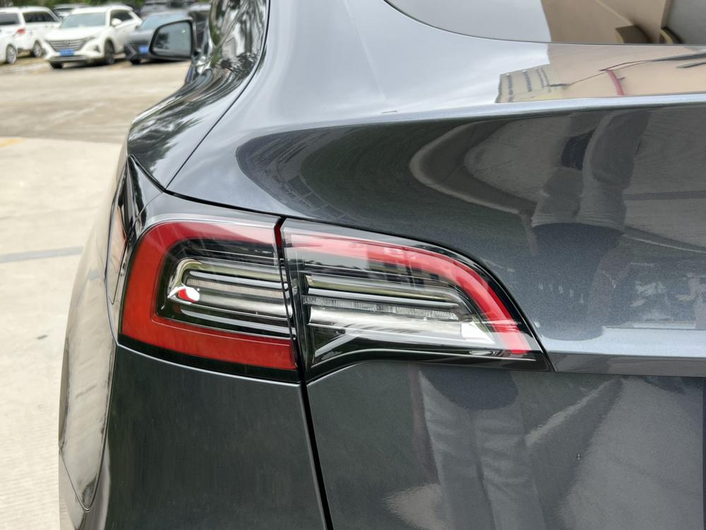 Tesla Model Y 2022 car image #10