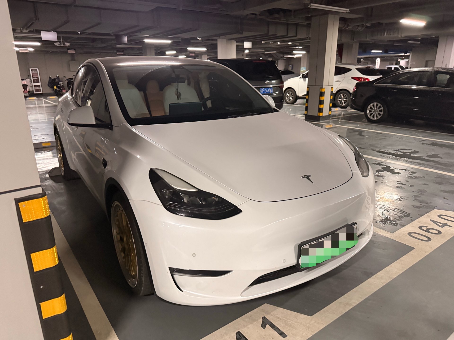 Tesla Model Y 2022 immagine di auto #3