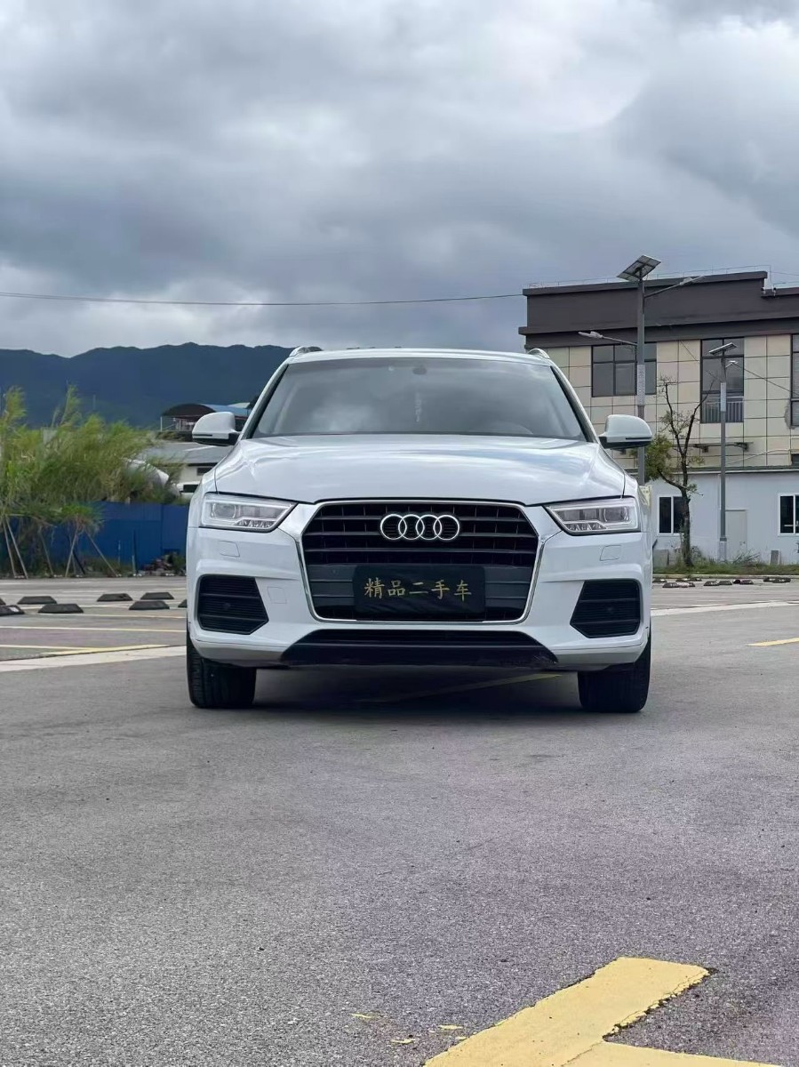Audi Q3 2018 car image #2