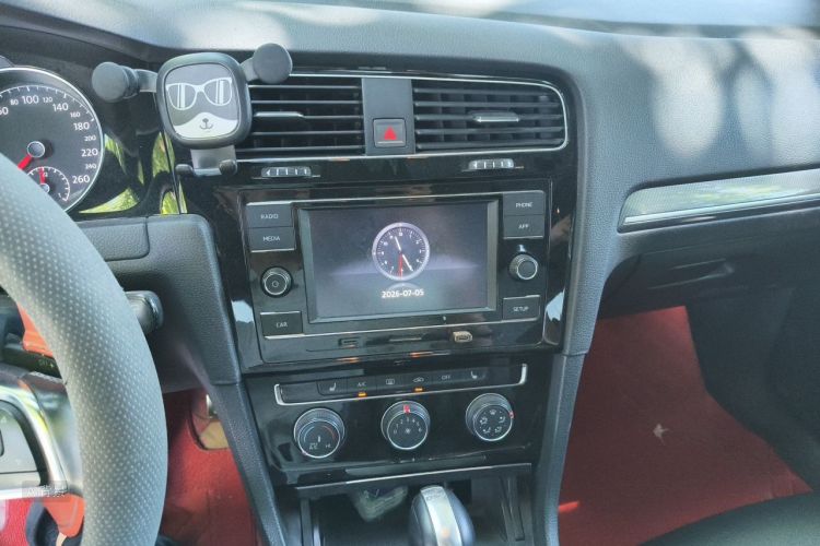 Volkswagen Golf 2018 car image #15