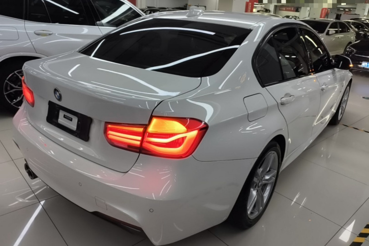 BMW 3 Series 2019 #7 BMW 3 Series 2019 car image #7