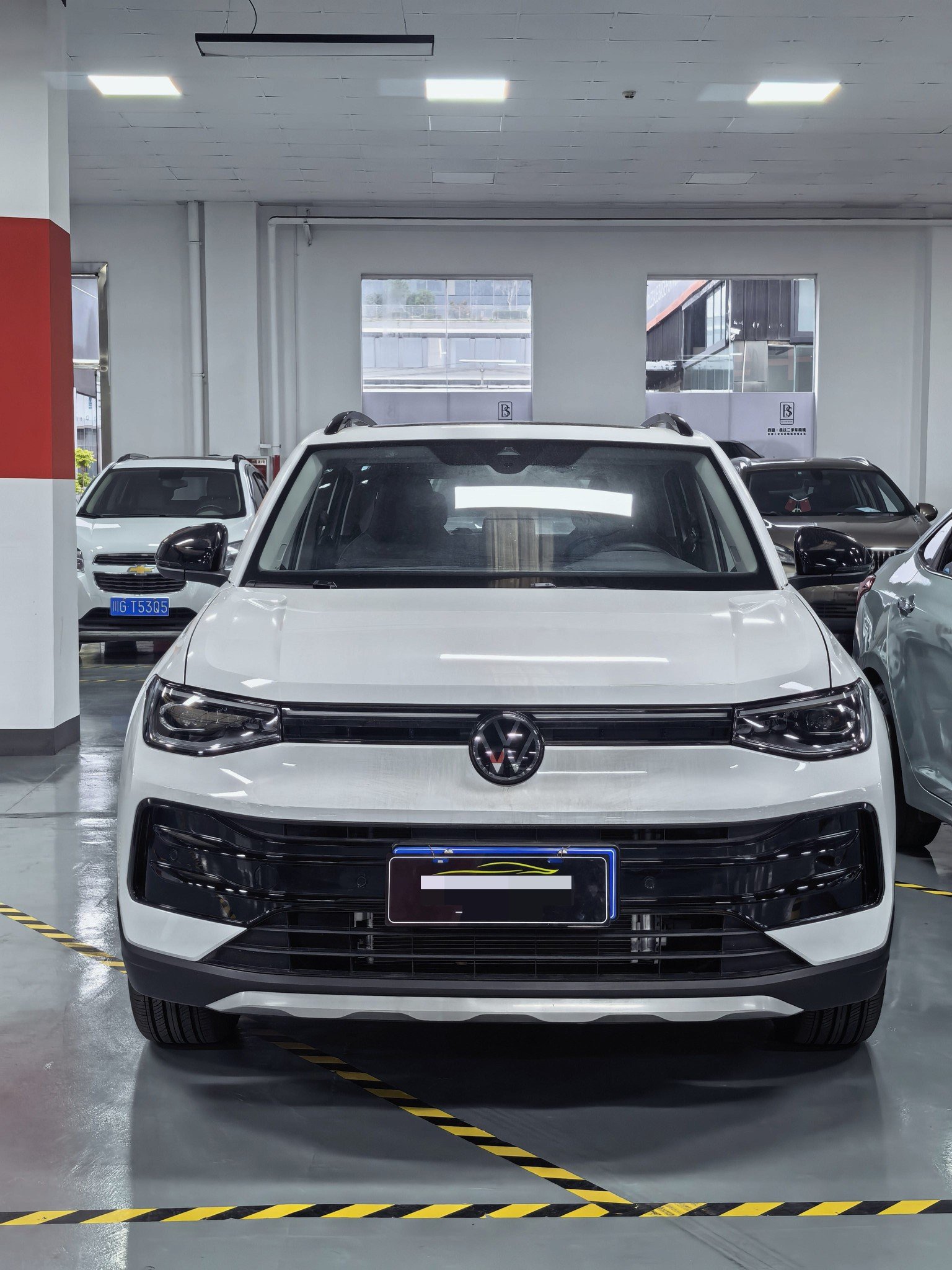 Volkswagen Tharu 2025 car image #2
