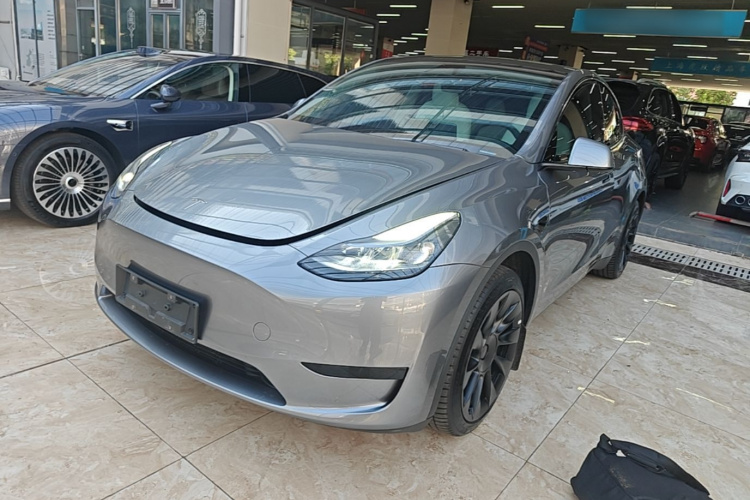 Tesla Model Y 2024 #2 Tesla Model Y 2024 car image #2