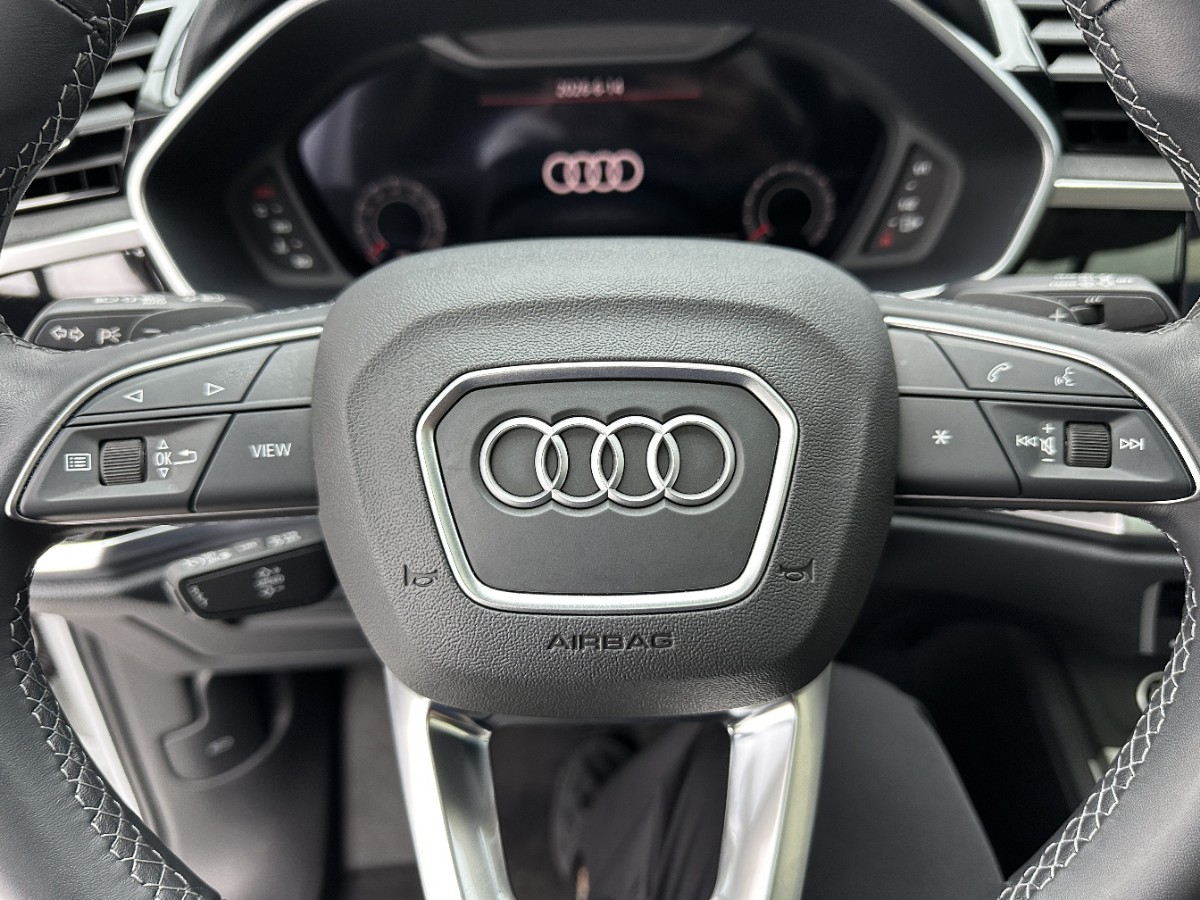 Audi Q3 2023 car image #13