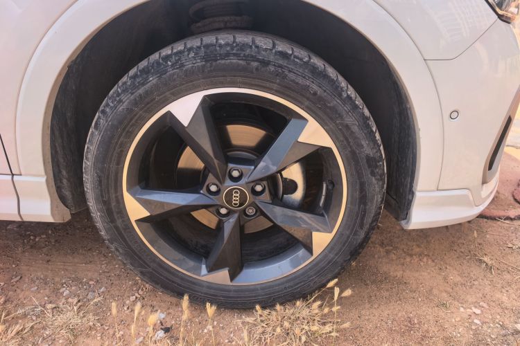 Audi Q3 2021 immagine di auto #9