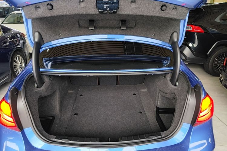 BMW 3 Series 2019 #19 BMW 3 Series 2019 car image #19