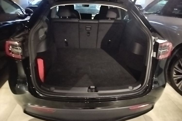 Tesla Model Y 2023 #19 Tesla Model Y 2023 car image #19