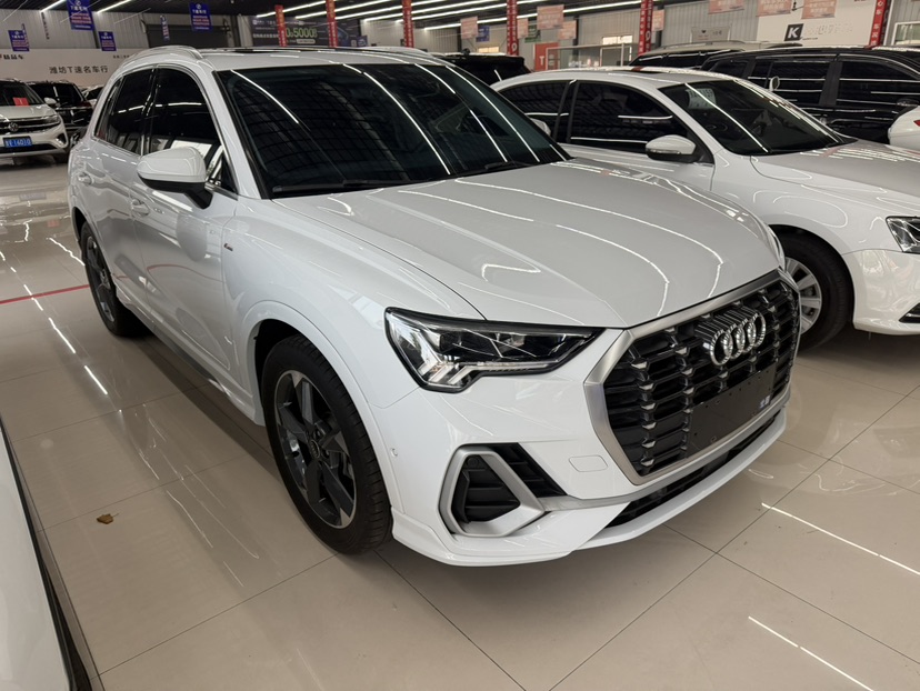 Audi Q3 2023 car image #3