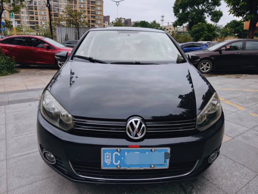 Volkswagen Golf 2010 car image #2
