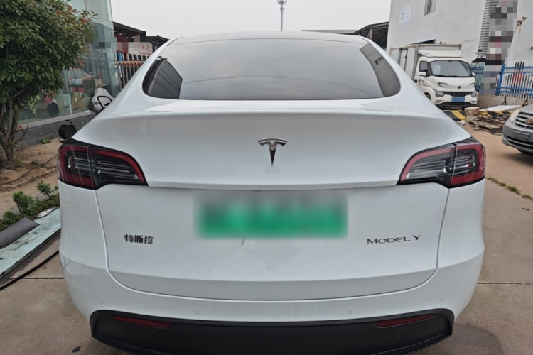 Tesla Model Y 2023 car image #4
