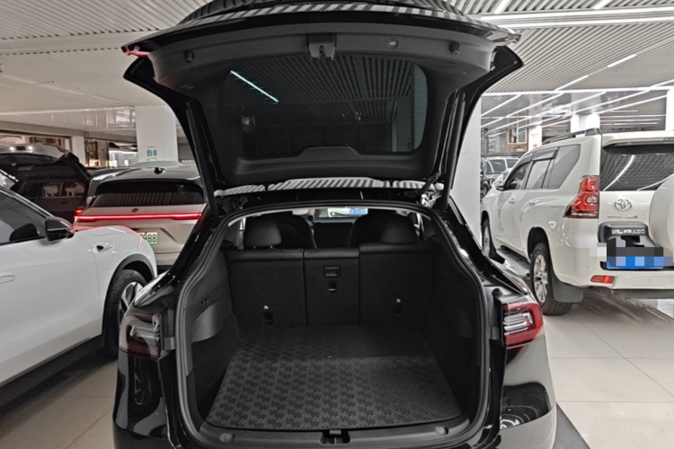 Tesla Model Y 2023 car image #21