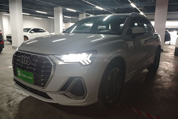 Audi Q3 2021 car image #2
