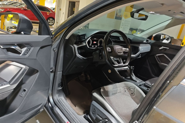 Audi Q3 2022 car image #16