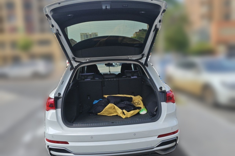 Audi Q3 2023 car image #17