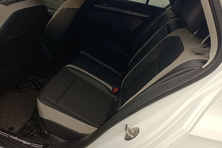 Volkswagen Golf 2021 car image #19