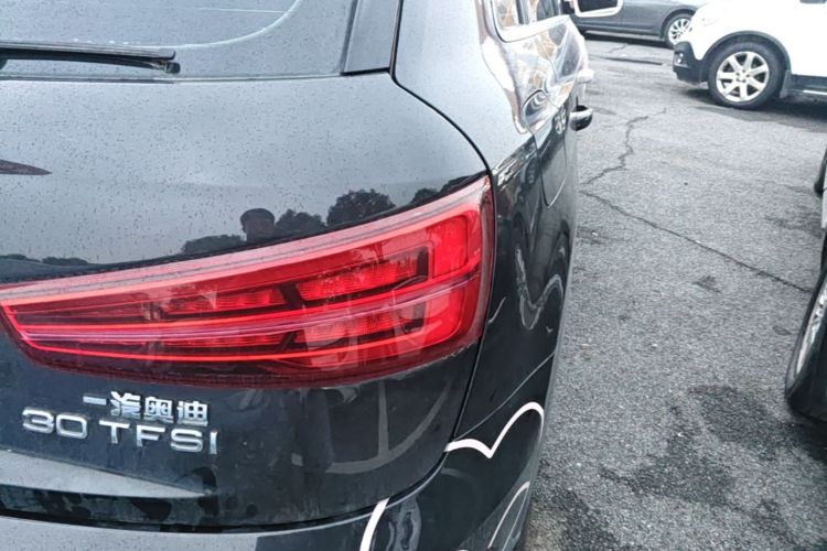 Audi Q3 2019 car image #8