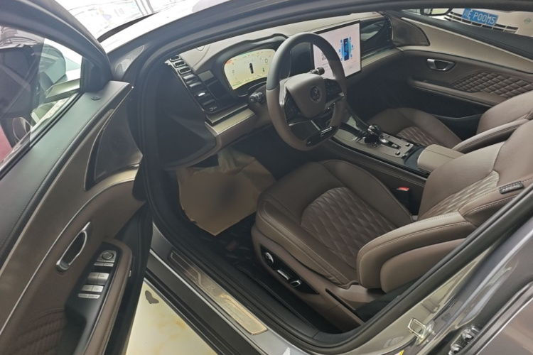BYD Han 2023 car image #16