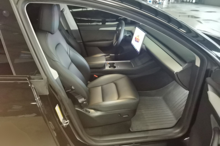 Tesla Model Y 2023 #30 Tesla Model Y 2023 car image #30