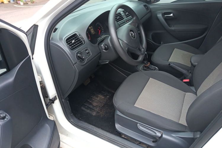 Volkswagen Polo 2018 car image #9