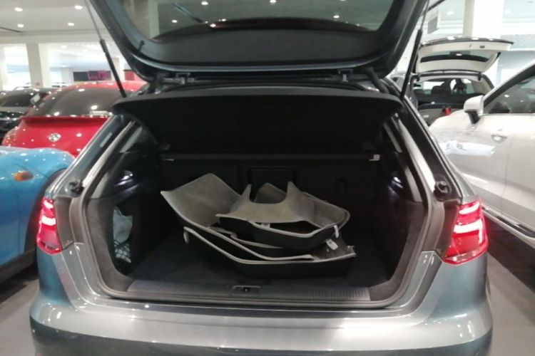 Audi A3 2019 car image #19