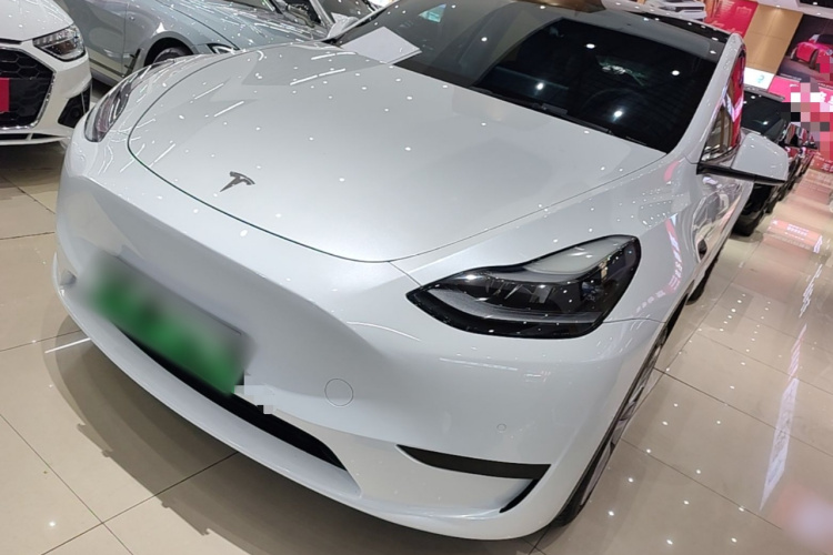 Tesla Model Y 2022 car image #2