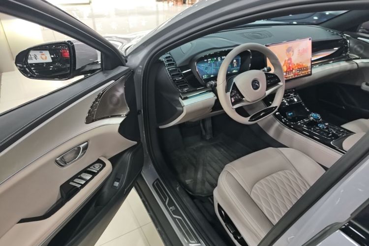 BYD Han 2024 car image #16