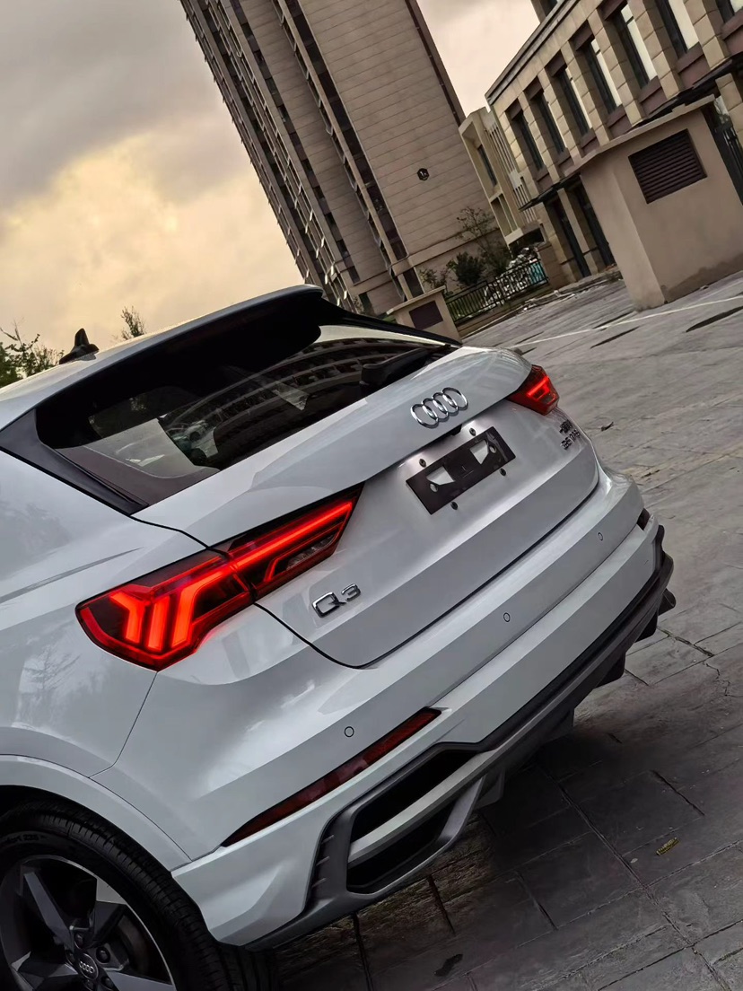 Audi Q3 2020 car image #4