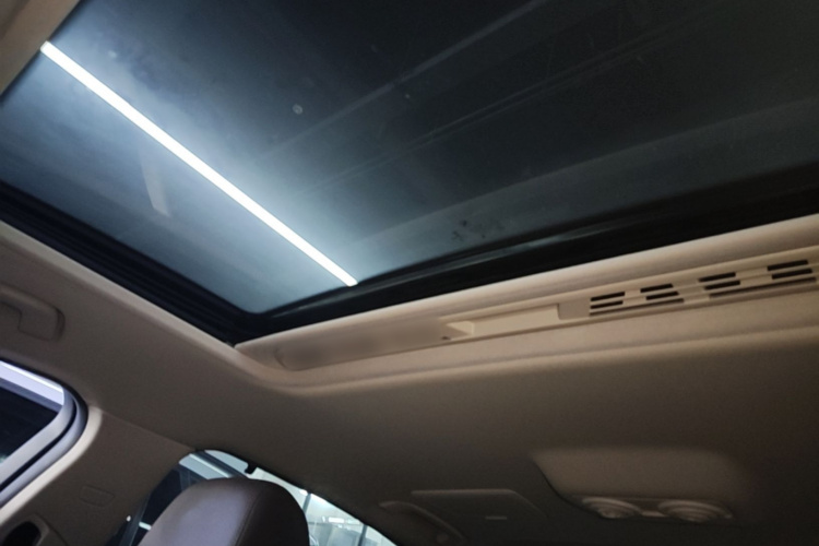 BMW 3 Series 2019 immagine di auto #18