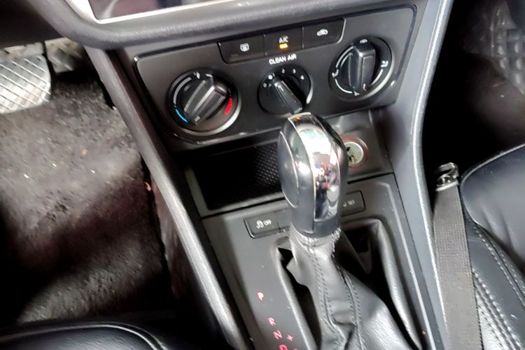 Volkswagen Lavida 2018 car image #16