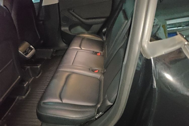 Tesla Model Y 2022 car image #17