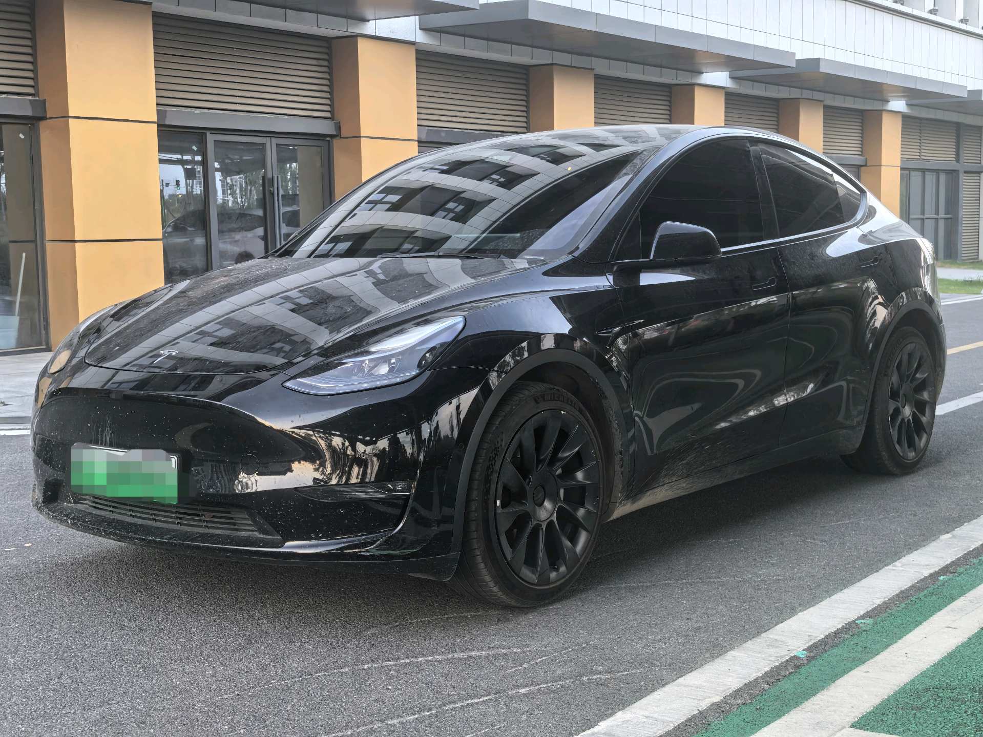 Tesla Model Y 2021 immagine di auto 