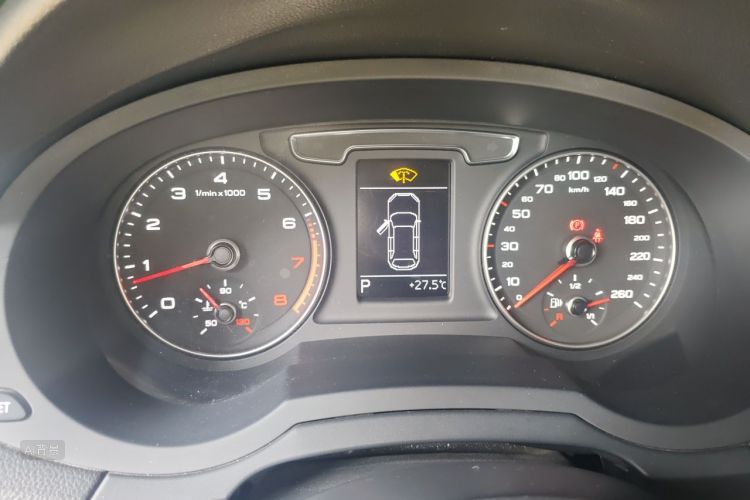 Audi Q3 2019 car image #13