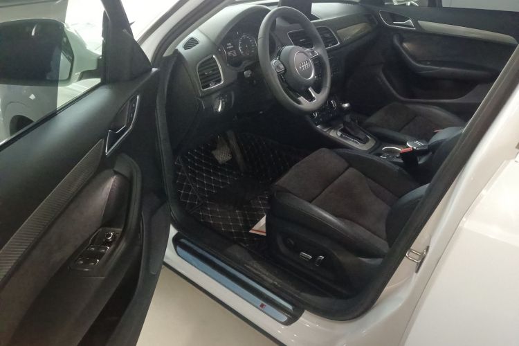Audi Q3 2019 immagine di auto #12
