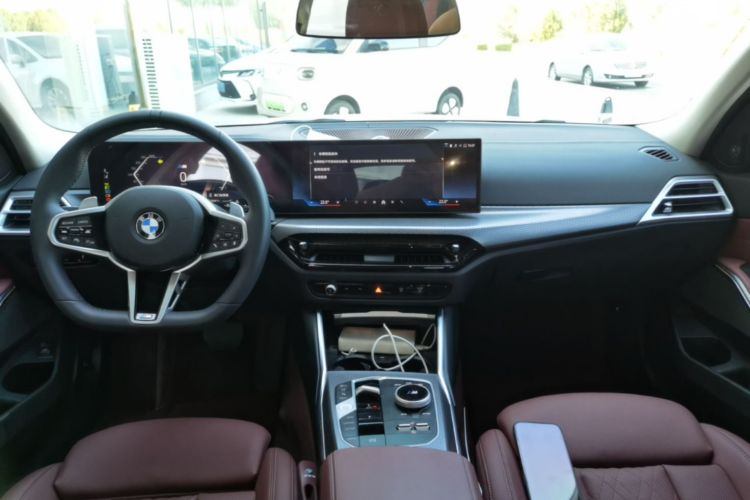 BMW 3 Series 2024 #10 BMW 3 Series 2024 immagine di auto #10