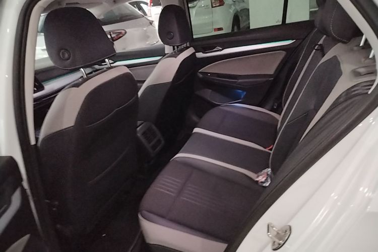 Volkswagen Golf 2022 car image #17