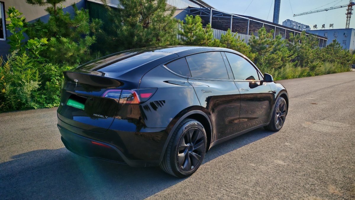 Tesla Model Y 2024 #9 Tesla Model Y 2024 car image #9