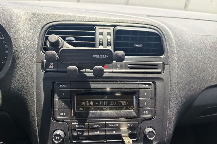 Volkswagen Polo 2018 car image #12