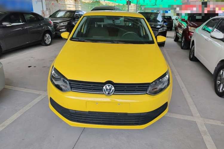 Volkswagen Polo 2015 car image #3