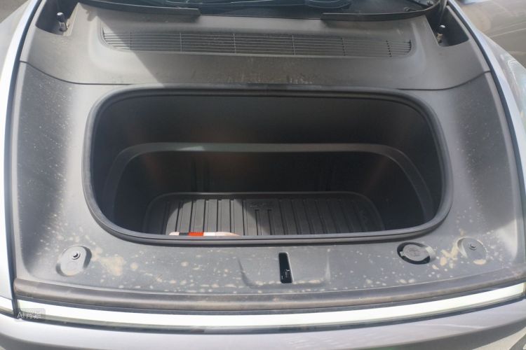 Tesla Model Y 2025 #22 Tesla Model Y 2025 car image #22