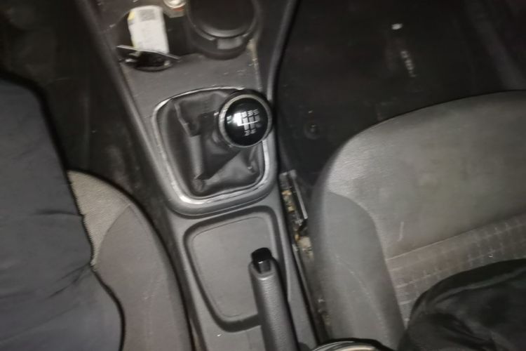 Volkswagen Polo 2015 car image #18