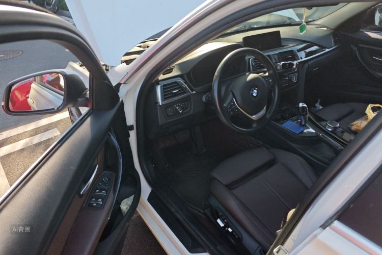 BMW 3 Series 2019 car image #18