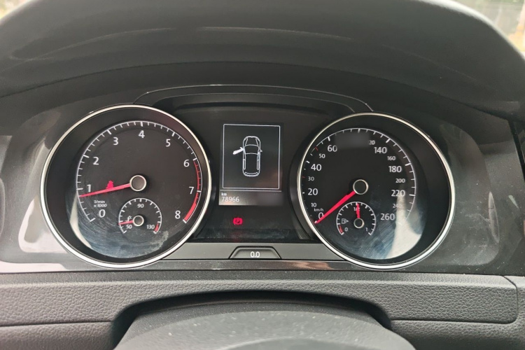 Volkswagen Golf 2017 car image #16